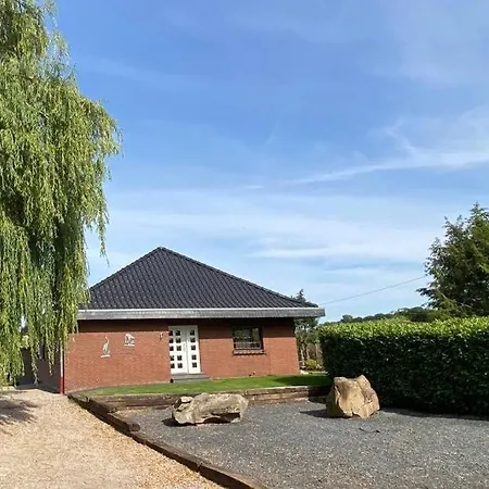 Holiday home Ferienhaus Am See Wachtendonk